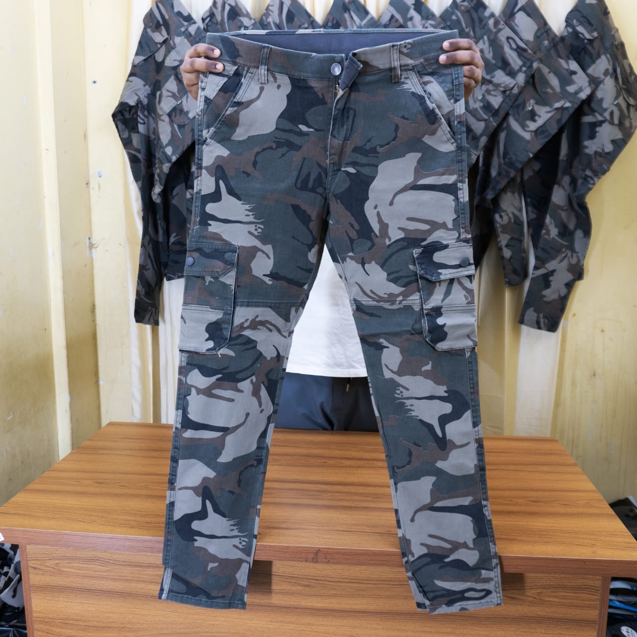 "ডাবল-ওয়াশ" আর্মি কালার" কার্গো-মোবাইল প্যান্ট (কোড:044)